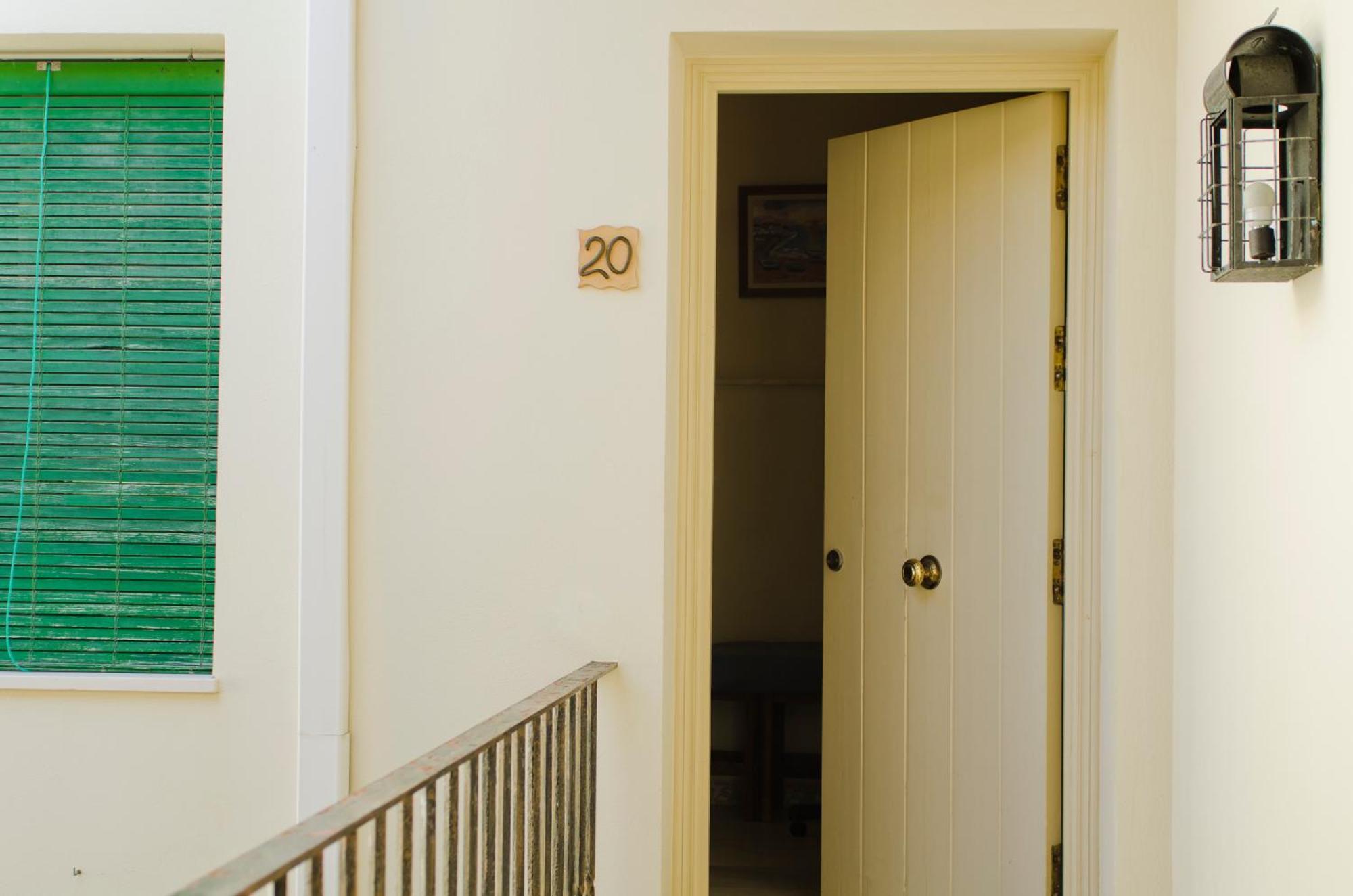 Hostal Sixto ロタ エクステリア 写真