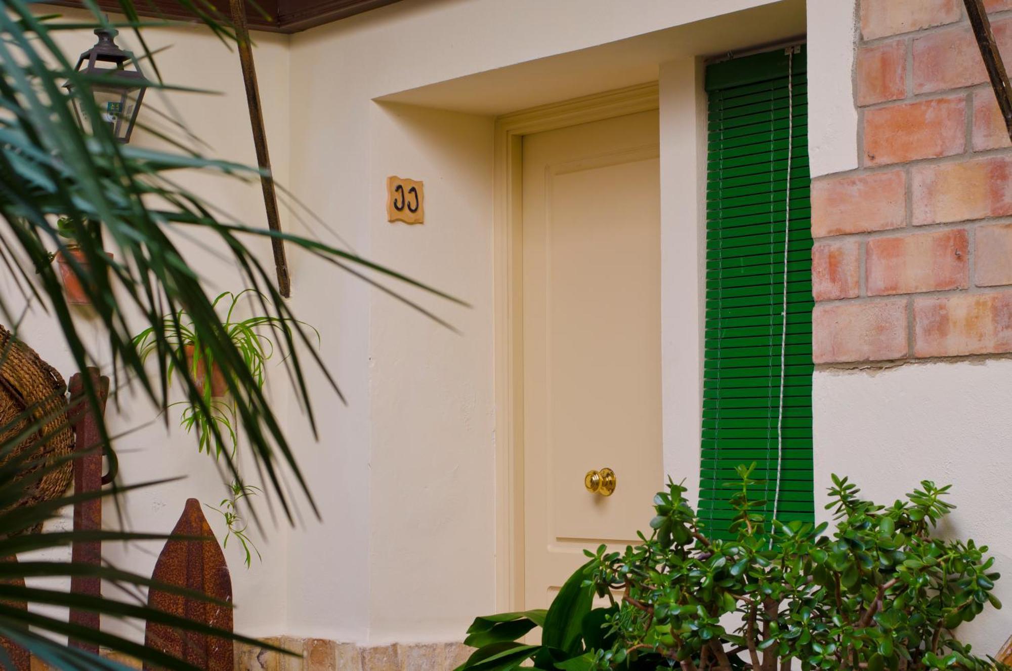 Hostal Sixto ロタ エクステリア 写真
